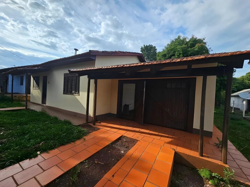 Casa no Cruzeiro com garagem coberta para dois carros