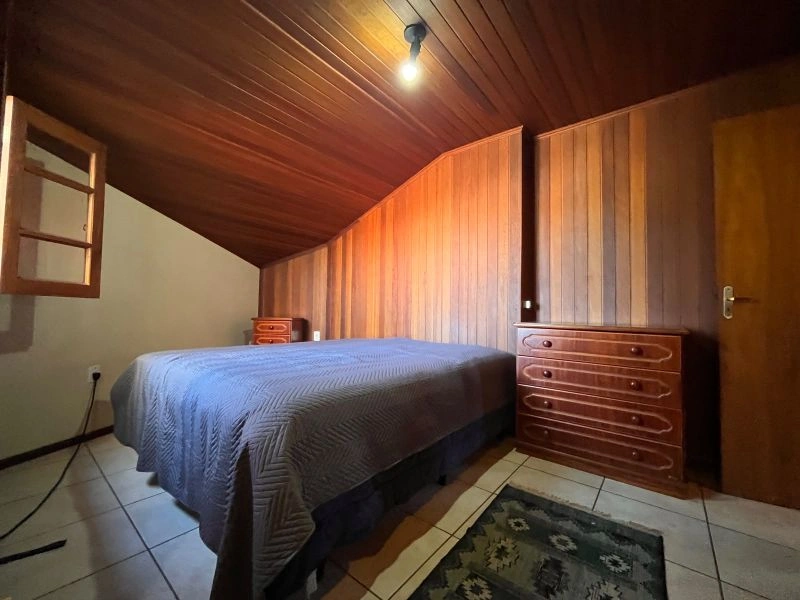 Casa com 4 dormitórios e 2 vagas no Centro — foto 25 de 51