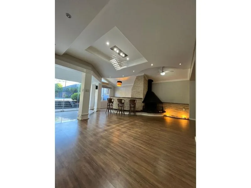 Casa de alto padrão no Centro com 4 dormitórios e piscina — foto 9