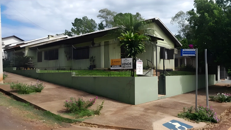 Casa de esquina a venda no bairro sulina